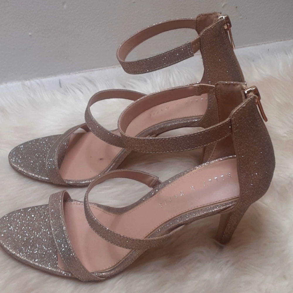 Kelly & Katie Gold Pumps Size 9 (II)